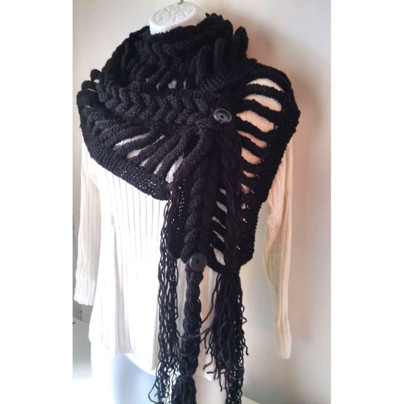 New Handmade distressed braided knit scarf with fringes, black - Picture 4 of 6